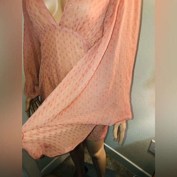 NASTY GAL•SIZE-8•SPARKLY ACCENTS•BIG FLOWING SLEEVES•PINK•MINI DRESS - Picture 3 of 9